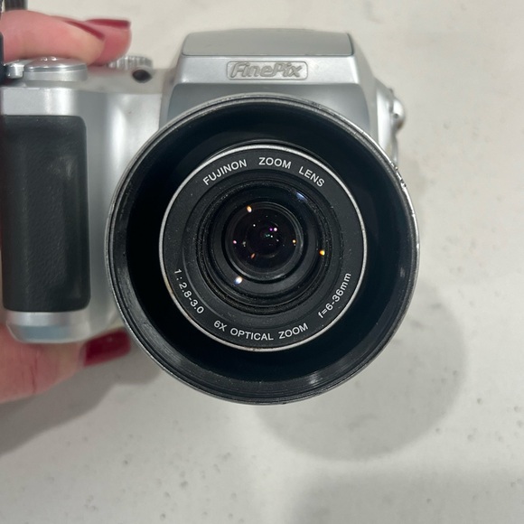 Fujifilm FinePix S3100 4MP Digital Camera with 6x Optical Zoom Silver Camera Y2K - Picture 8 of 8